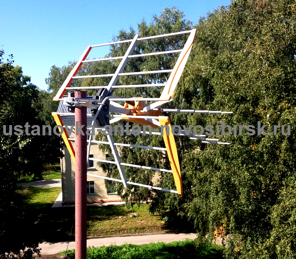 Антенна Televes 1201 Антенна Televes 1201, установлена в посёлке Пашино на крыше многоквартирного дома, антенна отличается высокой мощностью и качеством исполнения. В Новосибирске и в новосибирской области с такой антенны возможен уверенный приём на расстоянии 60 километров от телецентра